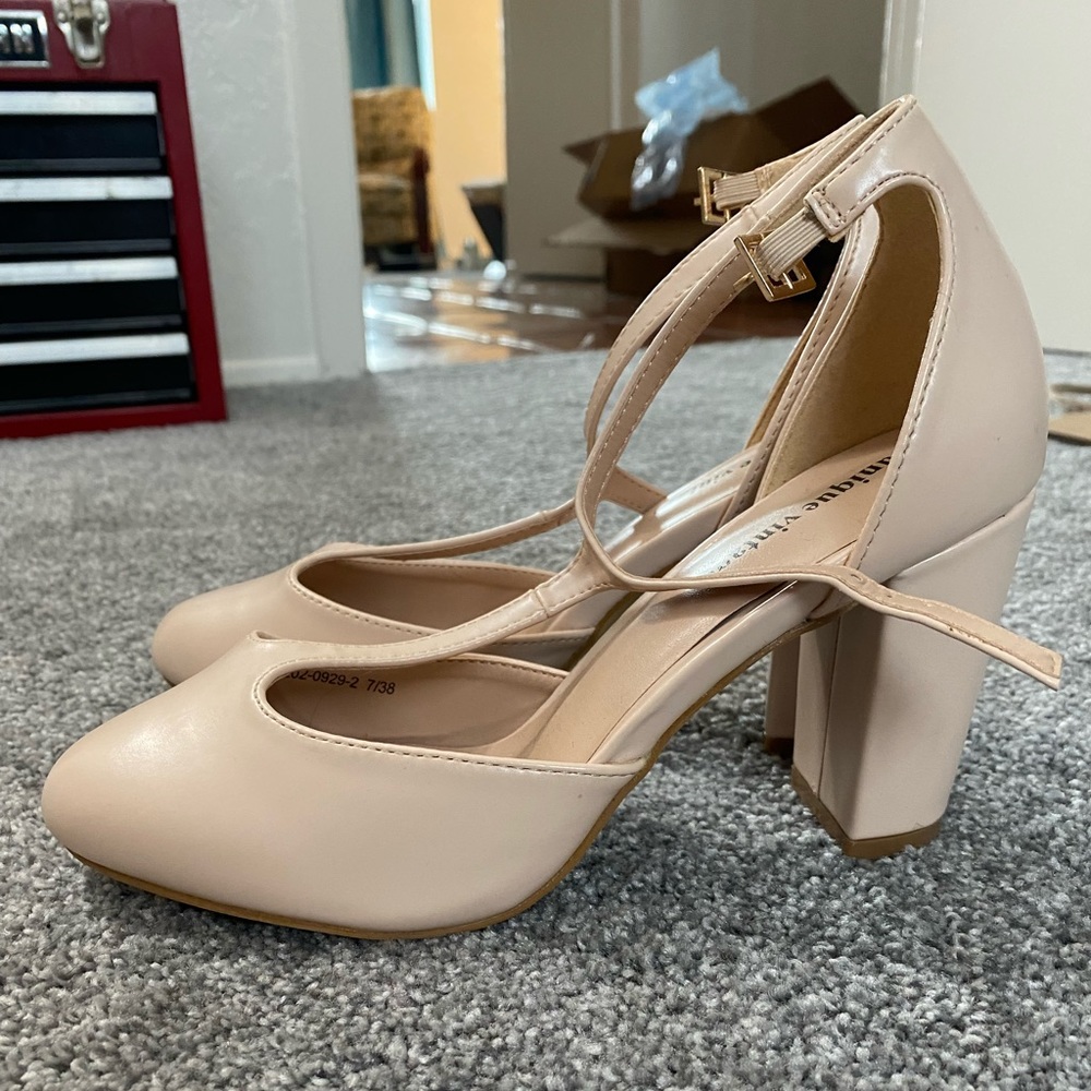 T Strap Unique Vintage Heels Size 7 Nude
